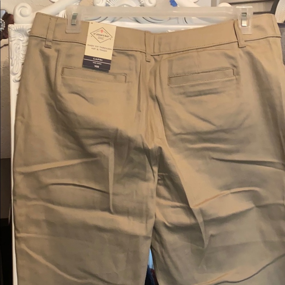 NWT CAPRIS - Picture 5 of 6